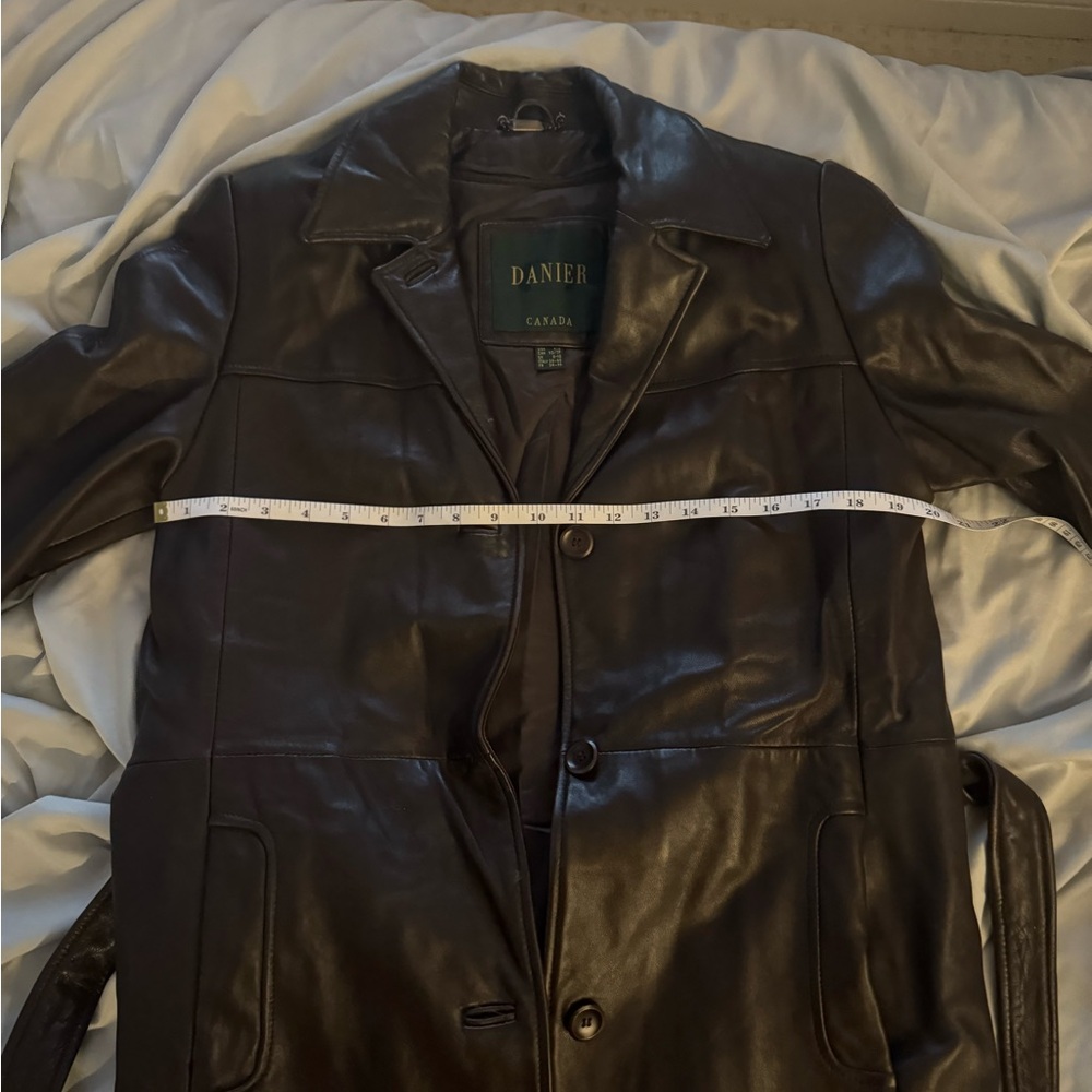 Danier Women's Brown Leather Coat Genuine Leather - Picture 9 of 11